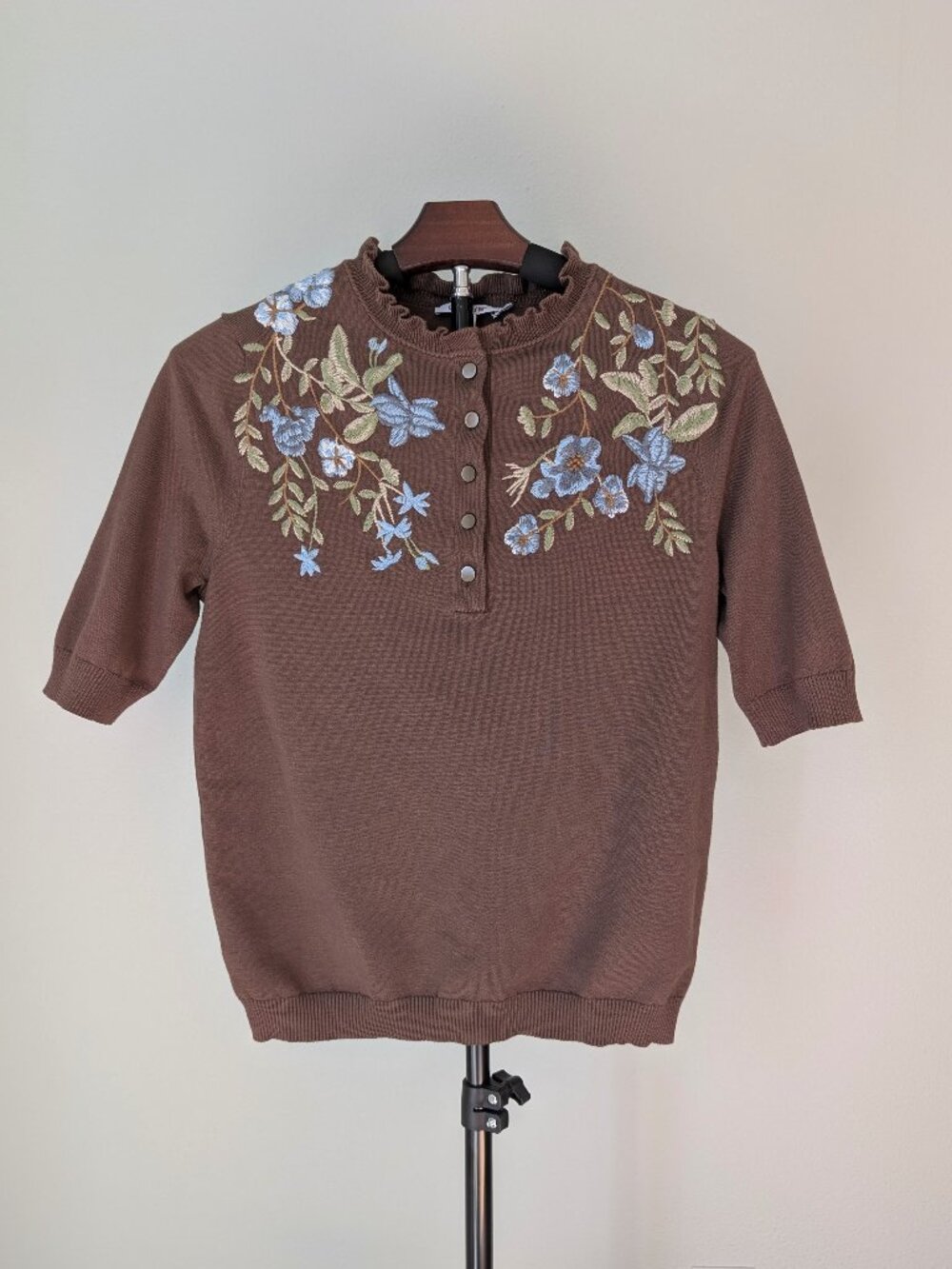 Chico's Women's Embroidered Henley Ruffle Neck Top Cottage Core Boho Cozy Chic